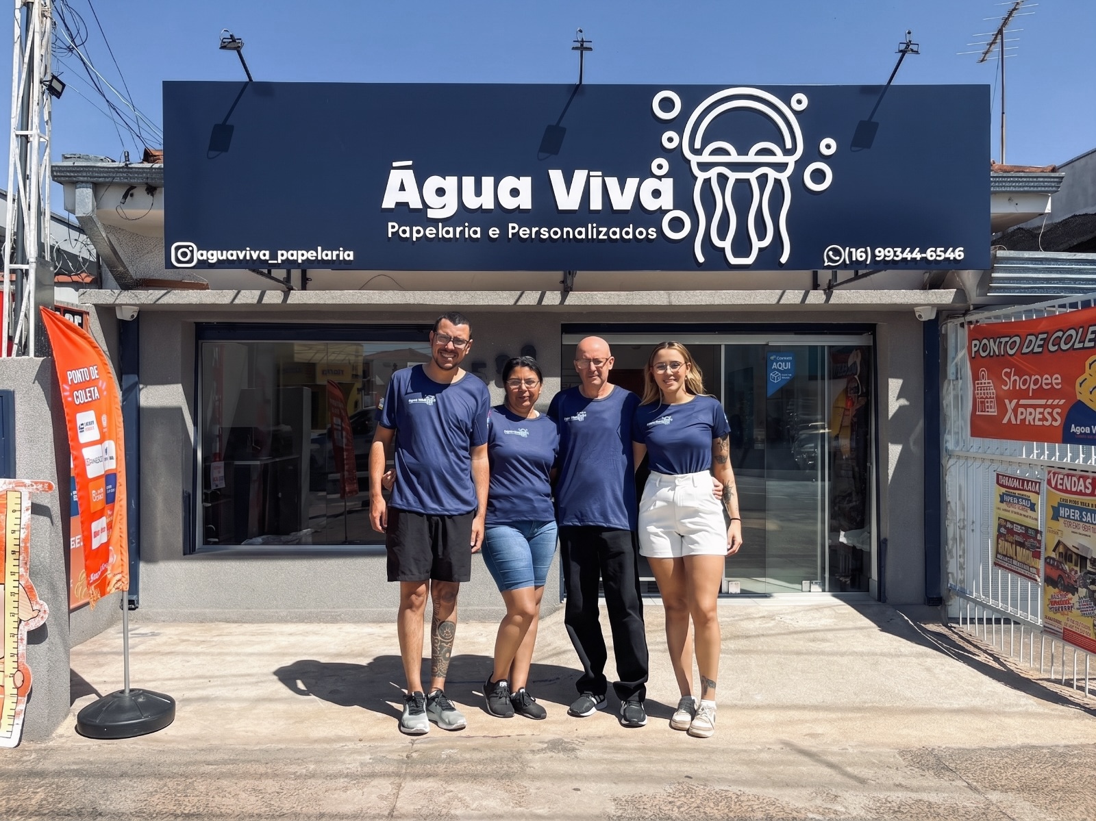 Fachada da Agua Viva Papelaria e Personalizados com vitrine e entrada
